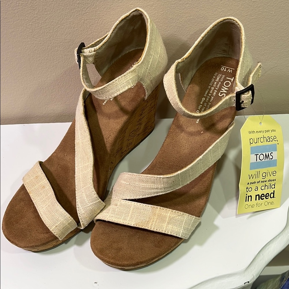 Toms Cream and Brown Wedge Shoes Comfortable Style - Picture 1 of 5